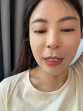 YaoYao8888 - 店门口脱掉内裤直播两分钟