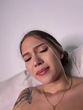 Miiel1_ - Recorrido por tu cuerpo desnudo Emma 😏