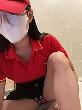 Sneaky_Cumshoot - Sneaky Cumshoot at Mart