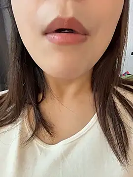 YaoYao8888 - 店门口脱掉内裤直播两分钟
