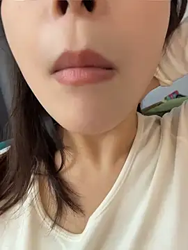 YaoYao8888 - 店门口脱掉内裤直播两分钟