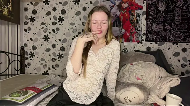 LynHillaire - Lift your skirt a little higher