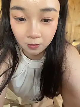 Luna-girl - 让男生帮忙用假阳具抽插我