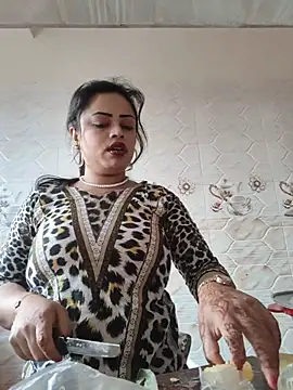 Pinky-2 - Oiling My Sexy Pussy Hole