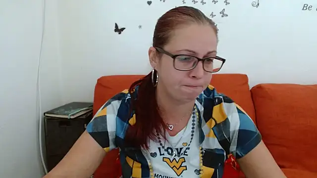 LadyHellene - bubble shower show ;)