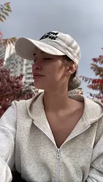 KikiWatson - Show boobs in public 🔞😍