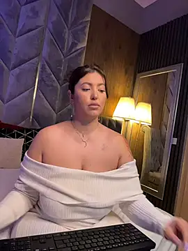 CleoLangley - 🍑Curves You Can't Resist