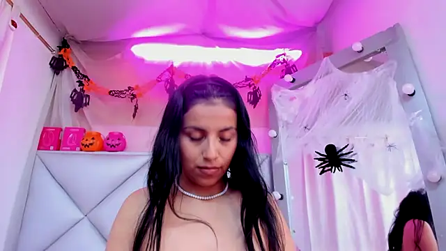 Emma_collins23 - 👀 FULL NAKED 😏 SPIT ON ME PUSSY