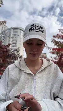 KikiWatson - Show boobs in public 🔞😍