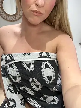 CharleighBaker - Drop the towel 1 min