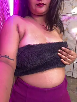 Curvy_DreamGirl - First Day, First Show!