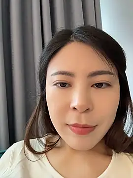 YaoYao8888 - 店门口脱掉内裤直播两分钟