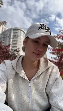 KikiWatson - Show boobs in public 🔞😍
