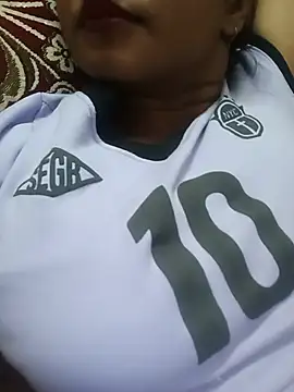 Avii5 - Showing boobs