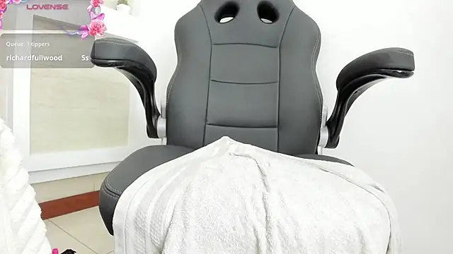 Allice_green - show feet