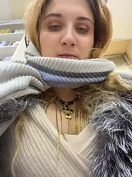 AdelRich - Show tits in shop