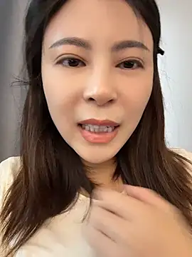 YaoYao8888 - 店门口脱掉内裤直播两分钟