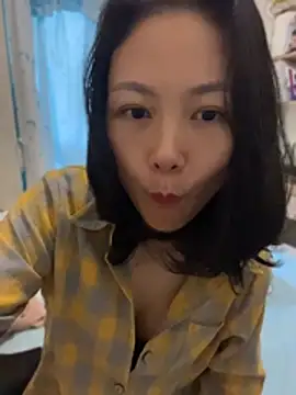 Cucu25671 - 半裸内内里的特写