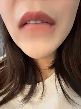 YaoYao8888 - 店门口脱掉内裤直播两分钟