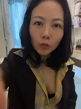 Cucu25671 - 半裸内内里的特写