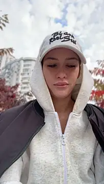KikiWatson - Show boobs in public 🔞😍