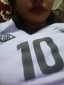 Avii5 - Showing boobs