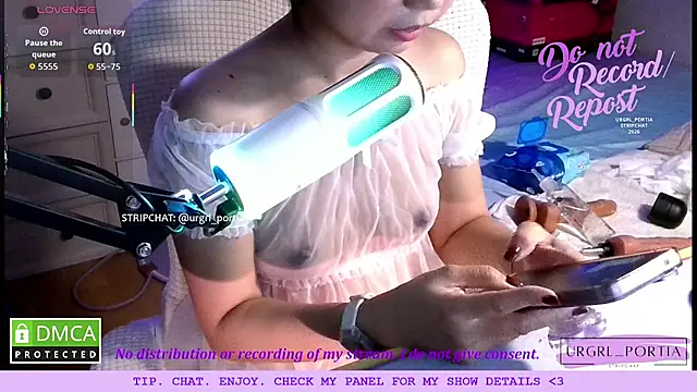 Urgrl_portia - Fuck dildo + wand for 3 mins