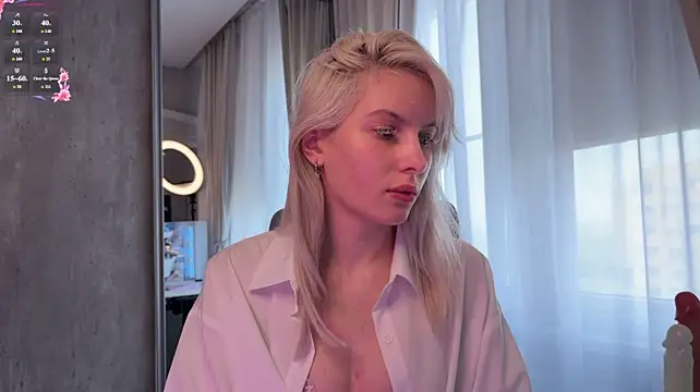 ElizabethLindberg - Show the camel toe