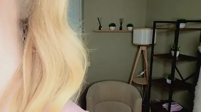BlondeMiaX