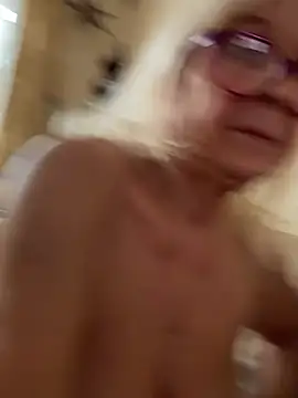 HotGrandma70 - 🍒Massiere meine Brüste
