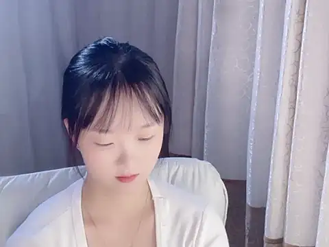 Yiyi88888 - 新人直播 多多支持