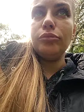Keli_Jessi - Squirt in public park