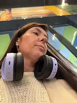 Eveangelll - Squirt in fitting room store