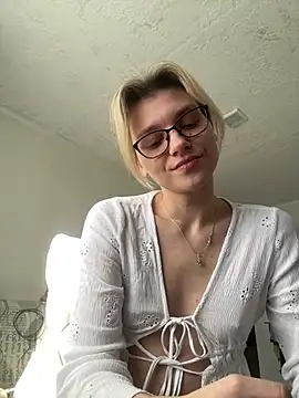 ValenciaShock - PLAY WITH MY PIERCING NIPPLES