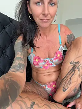 Mel-Mia - 5 min titts out ❤️💋 LT Hot Clip