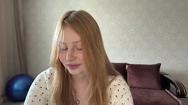 RavenShuker - 🍌Cloes up lips + play finger 💕
