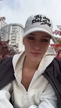 KikiWatson - Show boobs in public 🔞😍