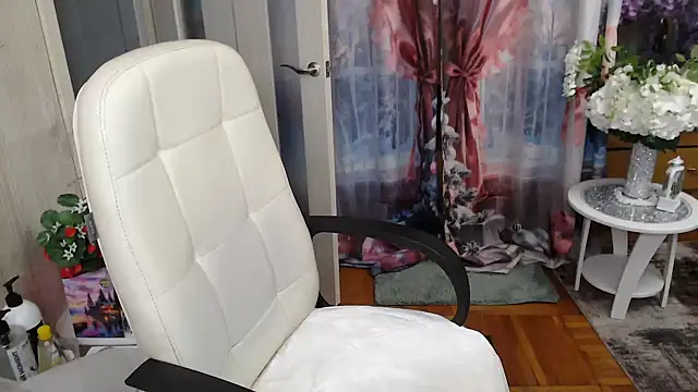 Mika_Passion - playing with my pussy using my fingers)