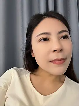 YaoYao8888 - 店门口脱掉内裤直播两分钟