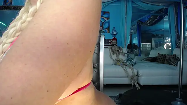 ADRIANNA_FOX - show tits