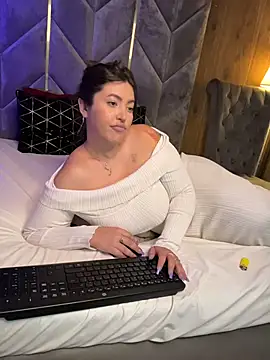 CleoLangley - 🍑Curves You Can't Resist