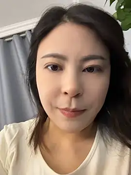 YaoYao8888 - 店门口脱掉内裤直播两分钟