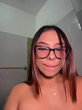 Amira_cute2 - Show ass+Spank ass x4