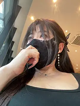 Xiao-mo520 - 美导老师下班兼职，咖啡厅偷玩小粉，刺激，敏感体质易失控，哥哥轻点，完成目标脱一件