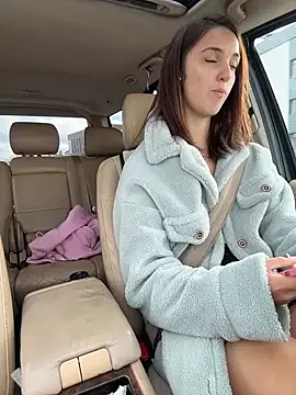 DollyTall - 5 SLAPS ON MY PUSSY DURING DRIVING!