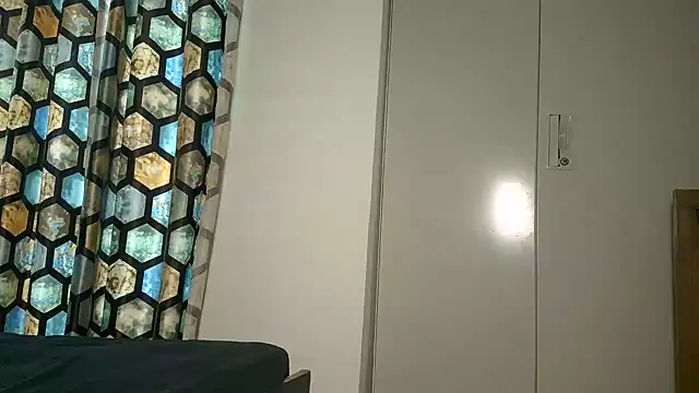 Onibaddiee - 1 FINGER IS ASSS