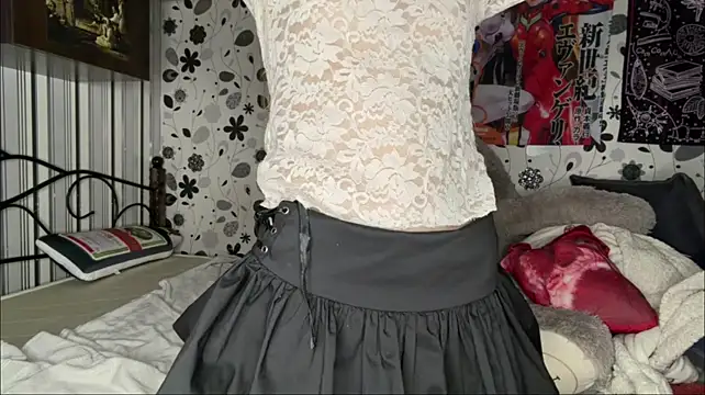 LynHillaire - To caress pussy and moan