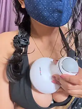 Lisa_afreen - Last tipper name on boobs