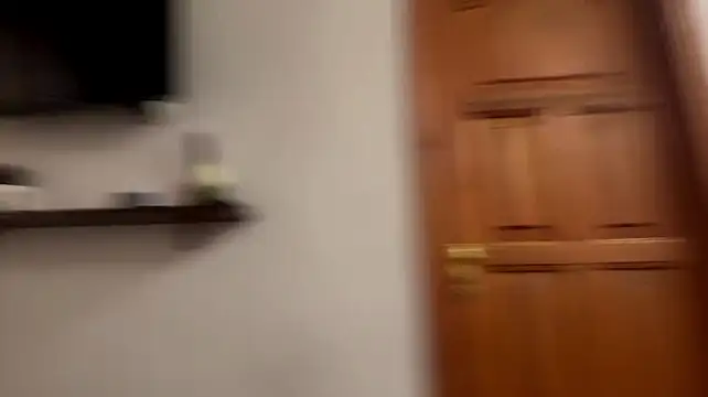 FloriaMinteer - show my pussy close to cam