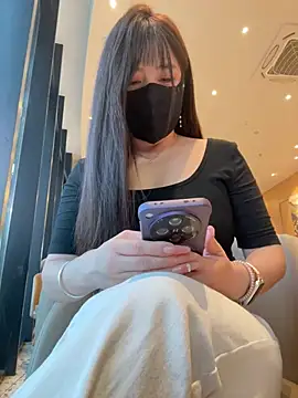 Xiao-mo520 - 美导老师下班兼职，咖啡厅偷玩小粉，刺激，敏感体质易失控，哥哥轻点，完成目标脱一件